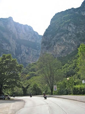 An impressive gorge leads to the Frasassi Caves