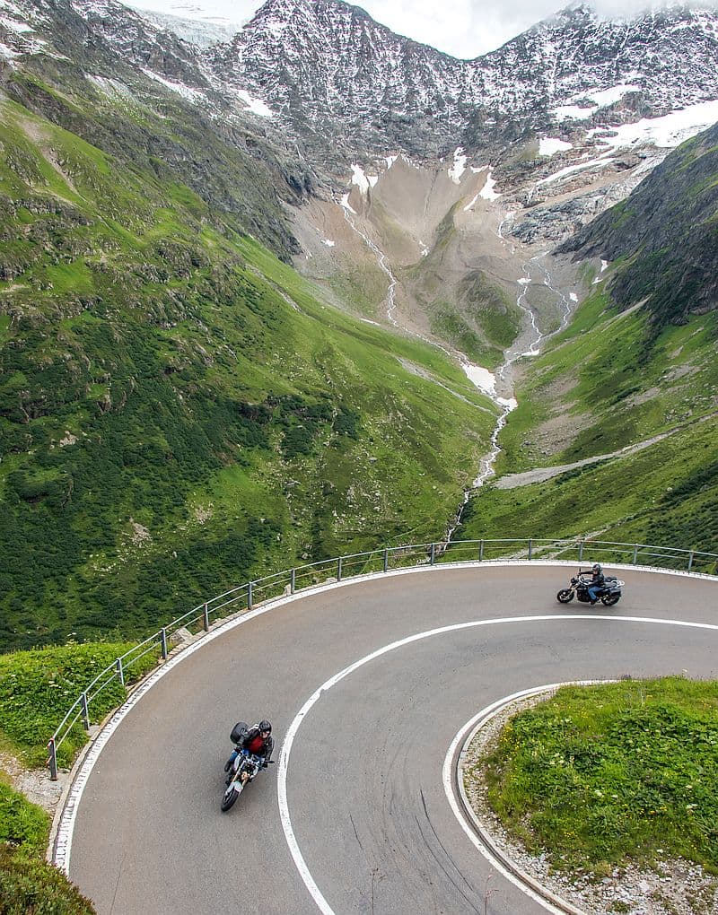 BMWs on the Susten Pass